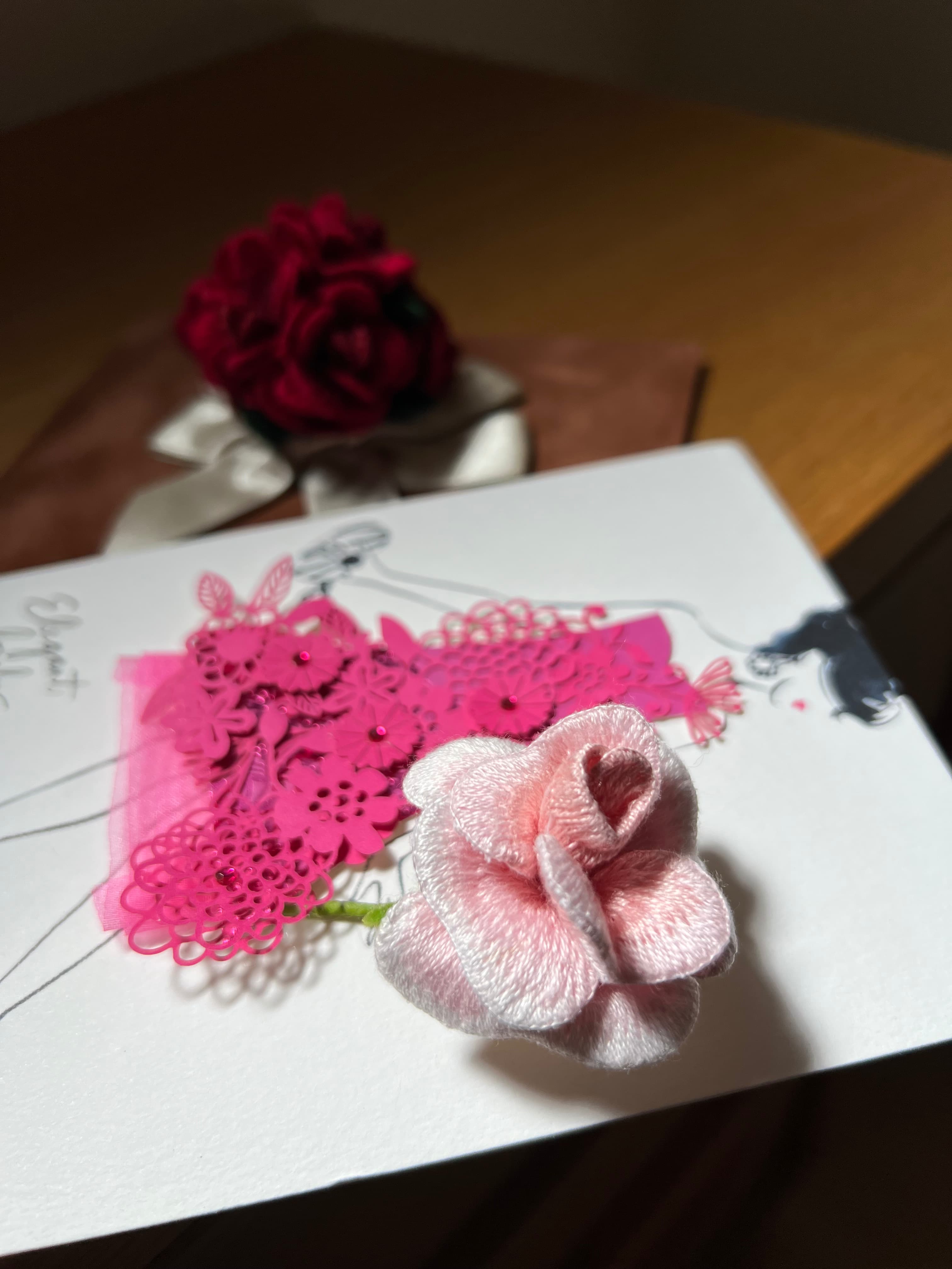薔薇の立体刺繍